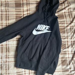 black nike sweatshirt
